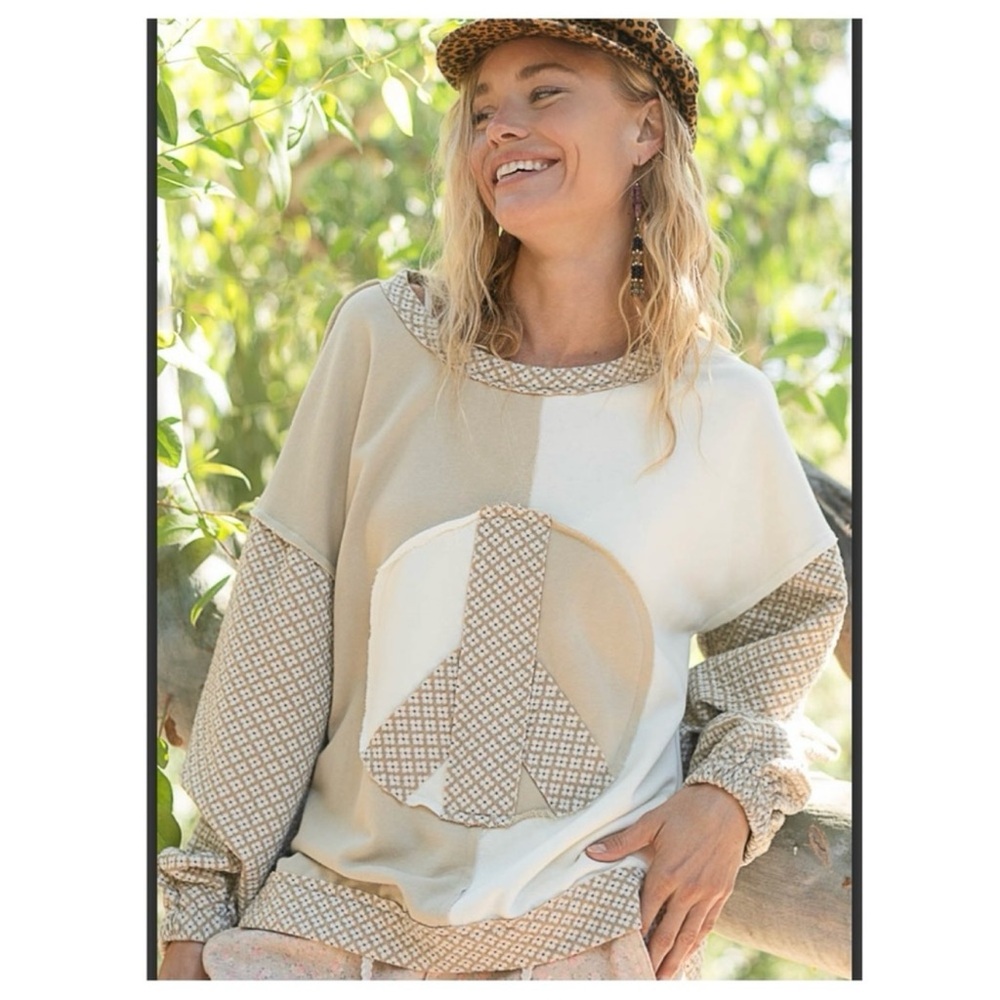 POL Women's Cream and Tan Peace Graphic Sweater - Picture 4 of 7